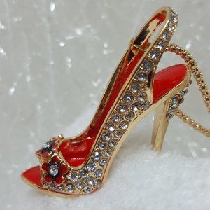 STRAPY SHOE Pendant with chain